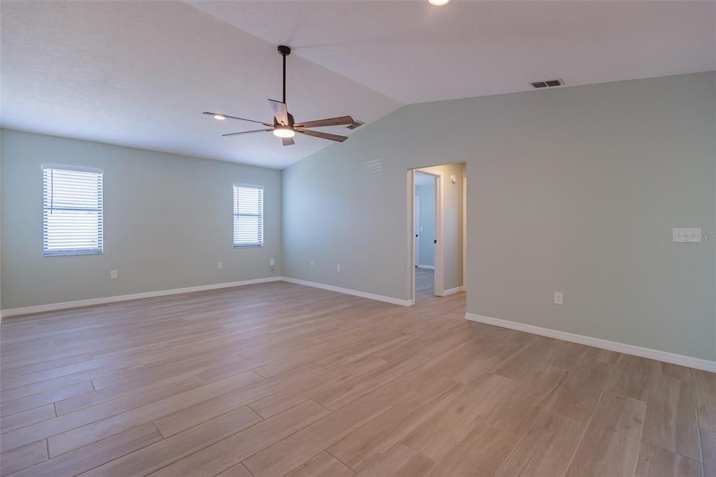 For Sale: $439,900 (3 beds, 2 baths, 1710 Square Feet)