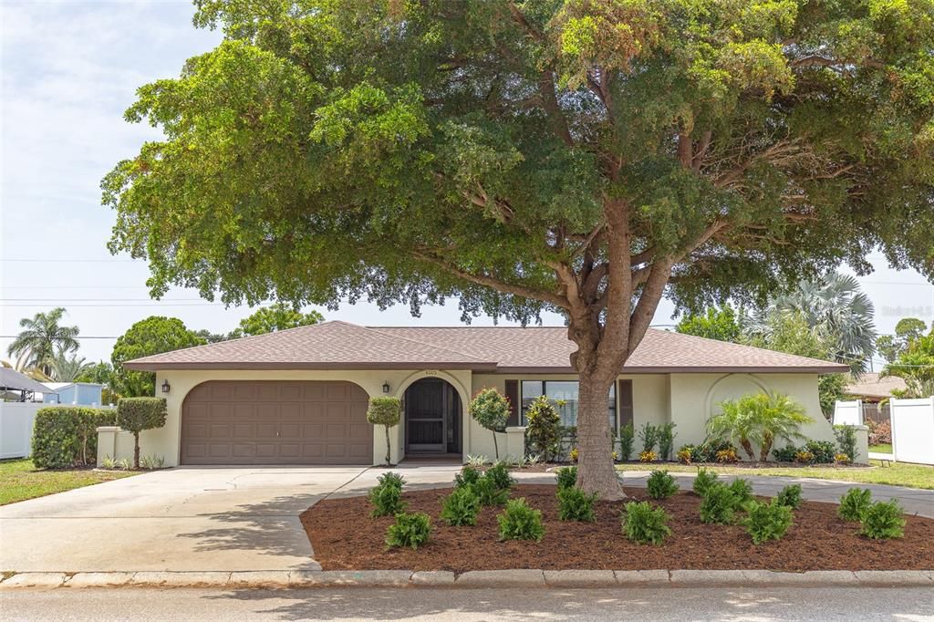 For Sale: $439,900 (3 beds, 2 baths, 1710 Square Feet)