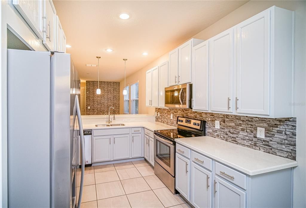 For Rent: $2,450 (3 beds, 2 baths, 1690 Square Feet)