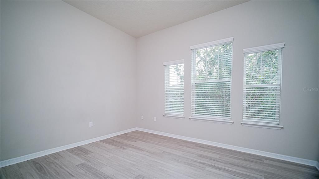 For Rent: $2,450 (3 beds, 2 baths, 1690 Square Feet)