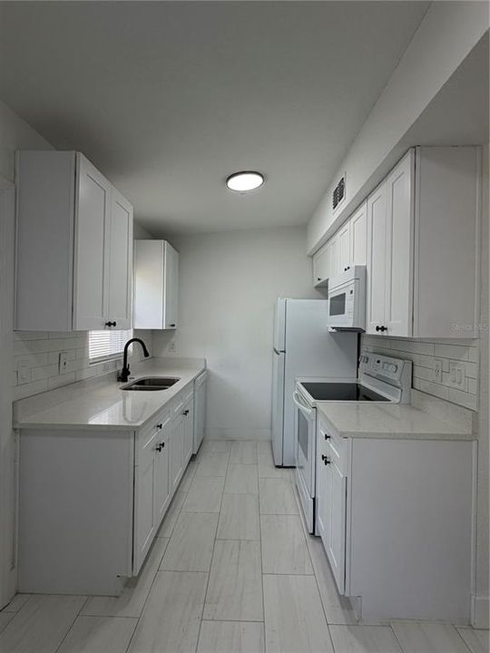 На продажу: $259,990 (3 спален, 2 ванн, 1074 Квадратных фут)
