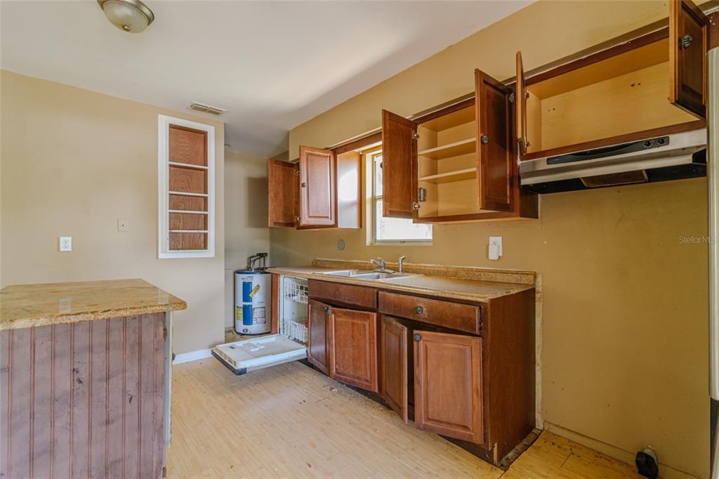 For Sale: $195,000 (4 beds, 2 baths, 2304 Square Feet)