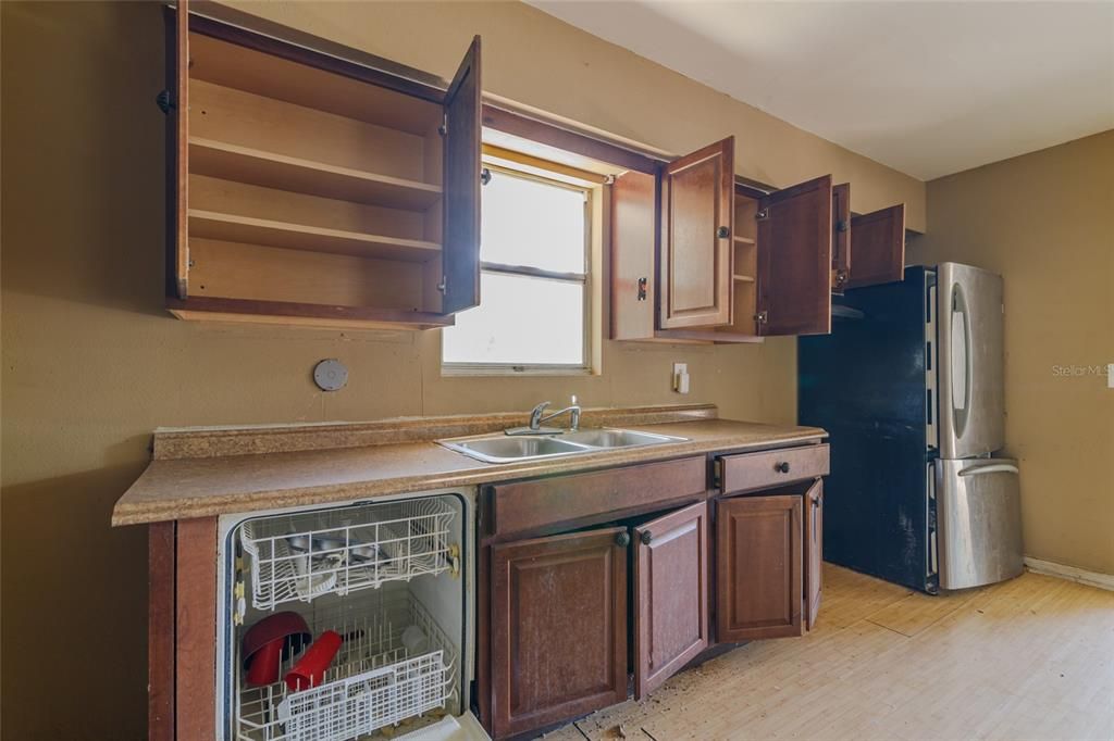 For Sale: $195,000 (4 beds, 2 baths, 2304 Square Feet)