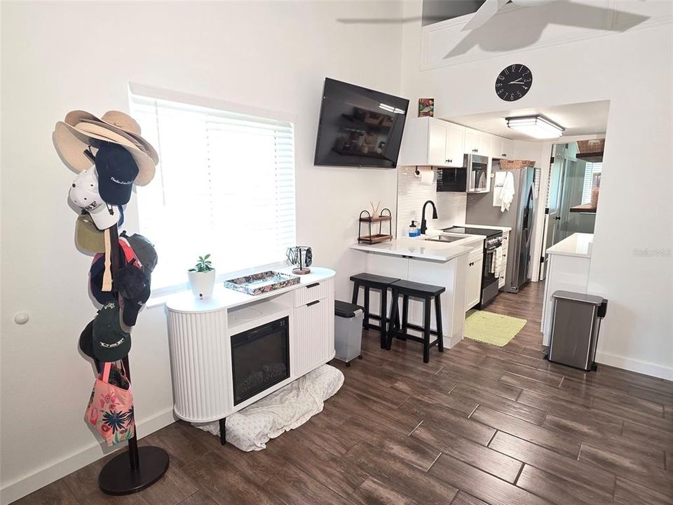 For Sale: $149,900 (1 beds, 1 baths, 456 Square Feet)