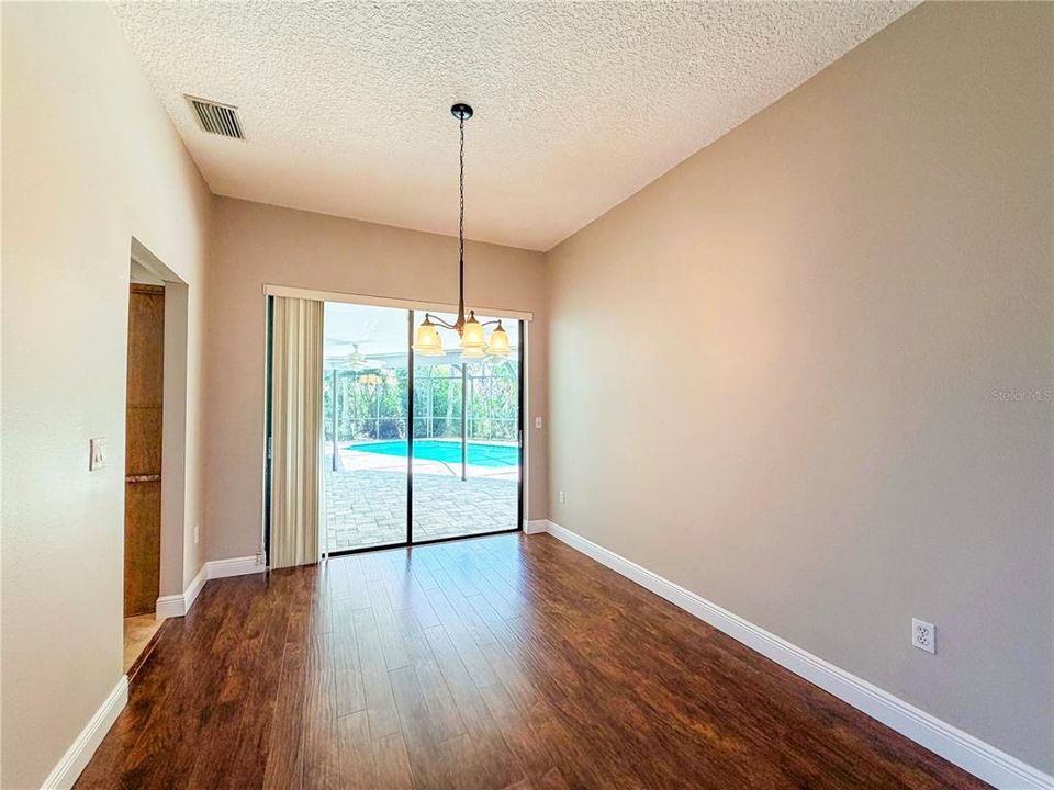 En Venta: $589,900 (4 camas, 2 baños, 2094 Pies cuadrados)