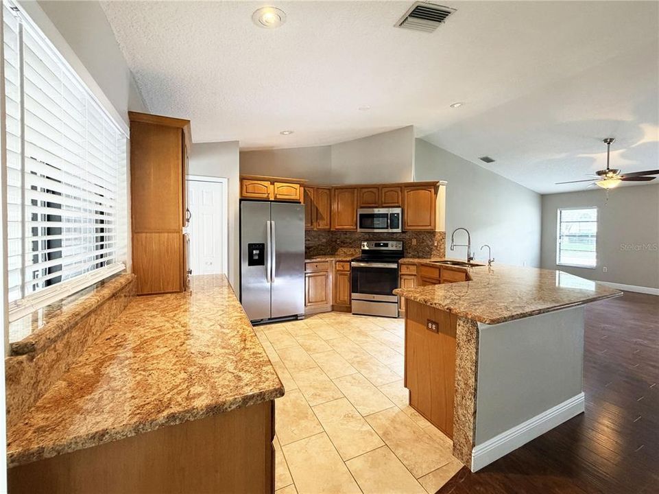 En Venta: $589,900 (4 camas, 2 baños, 2094 Pies cuadrados)