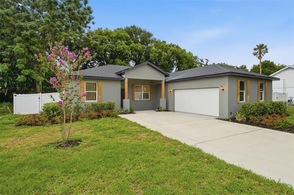 For Sale: $420,000 (3 beds, 2 baths, 1579 Square Feet)