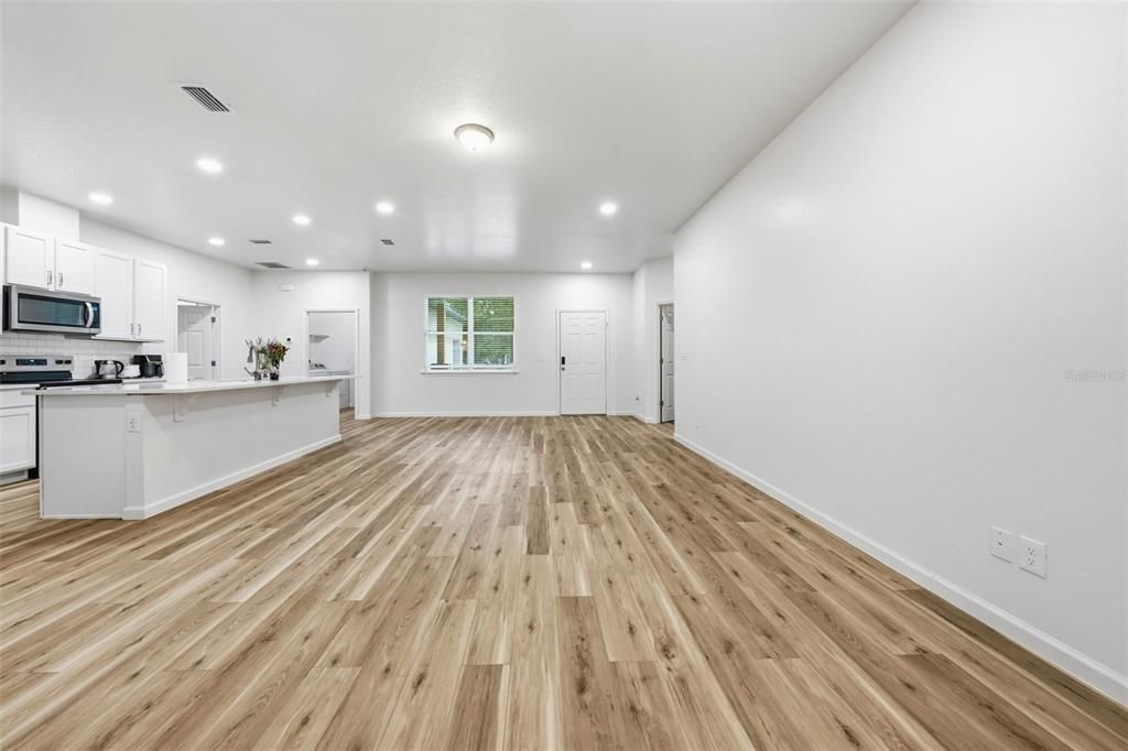 For Sale: $420,000 (3 beds, 2 baths, 1579 Square Feet)