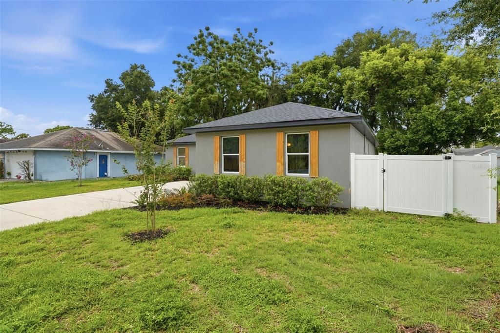 For Sale: $420,000 (3 beds, 2 baths, 1579 Square Feet)