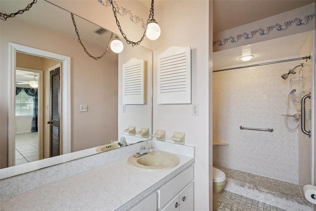 En Venta: $699,000 (4 camas, 2 baños, 2433 Pies cuadrados)