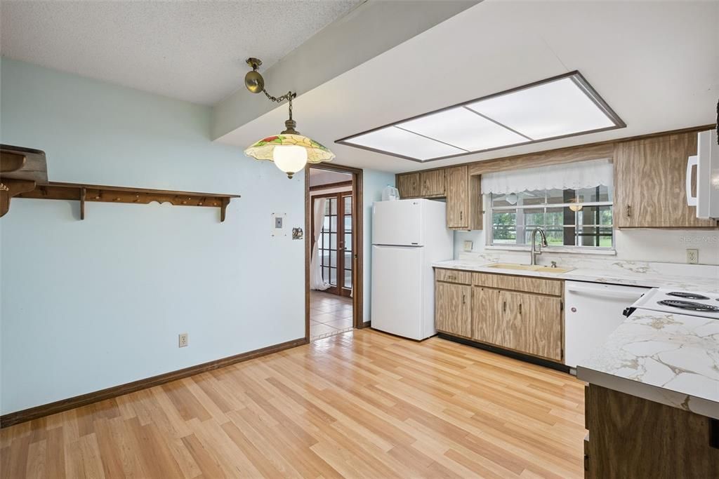 En Venta: $699,000 (4 camas, 2 baños, 2433 Pies cuadrados)