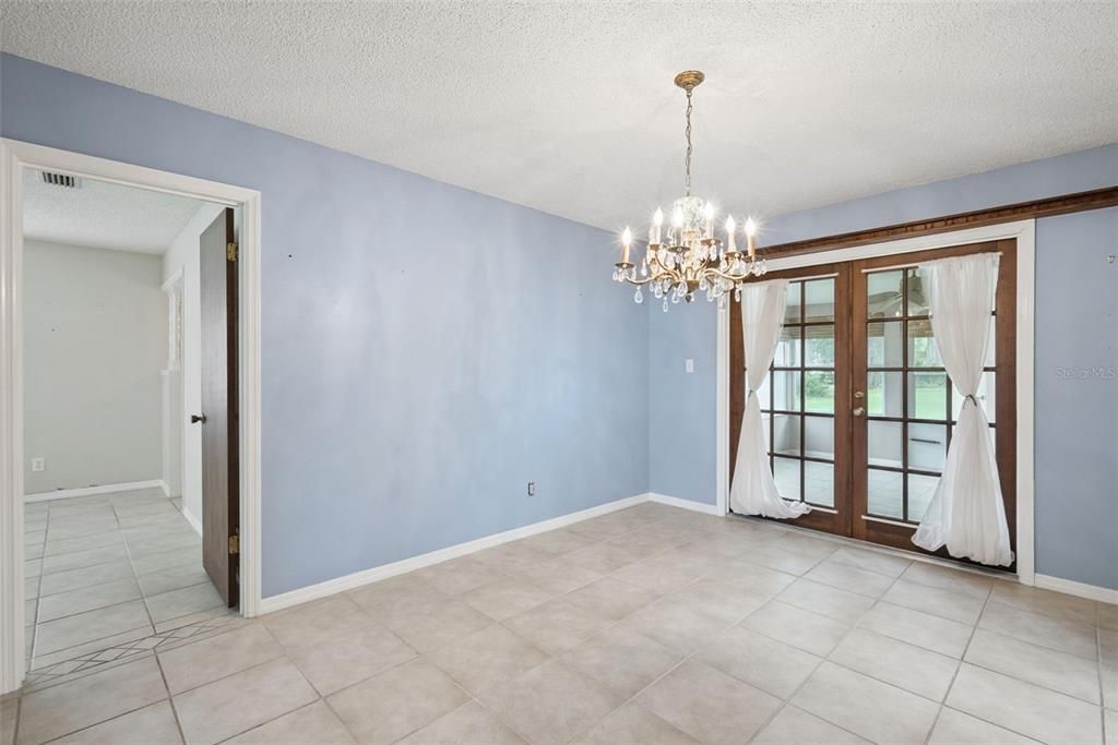 En Venta: $699,000 (4 camas, 2 baños, 2433 Pies cuadrados)