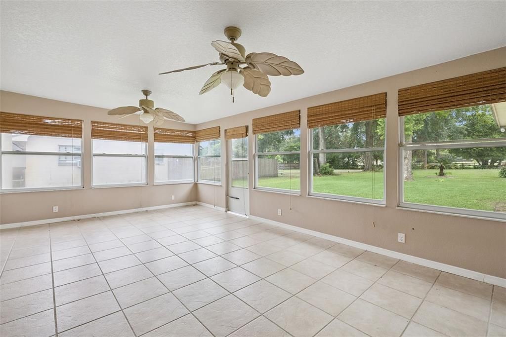 En Venta: $699,000 (4 camas, 2 baños, 2433 Pies cuadrados)
