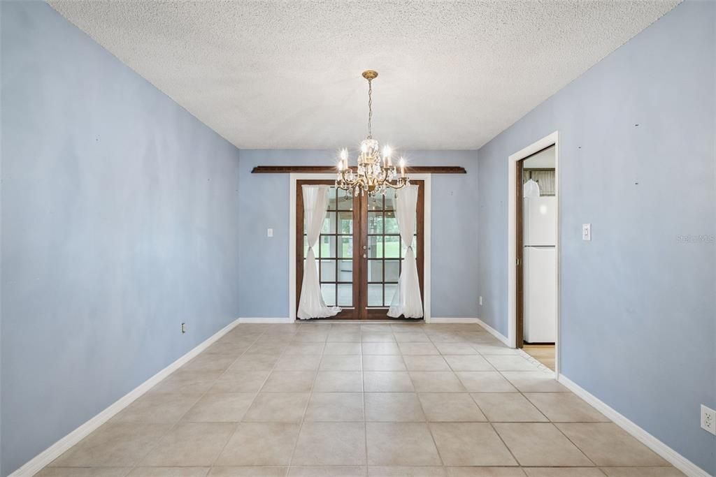 En Venta: $699,000 (4 camas, 2 baños, 2433 Pies cuadrados)