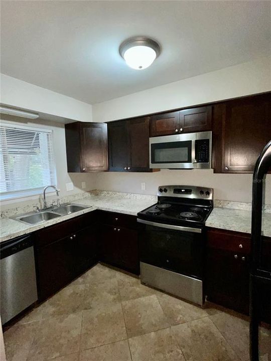 На продажу: $149,990 (2 спален, 1 ванн, 1214 Квадратных фут)