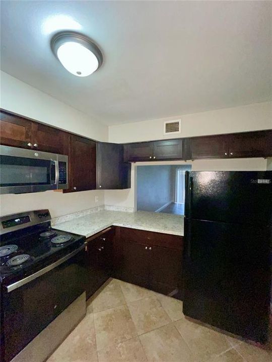 На продажу: $149,990 (2 спален, 1 ванн, 1214 Квадратных фут)