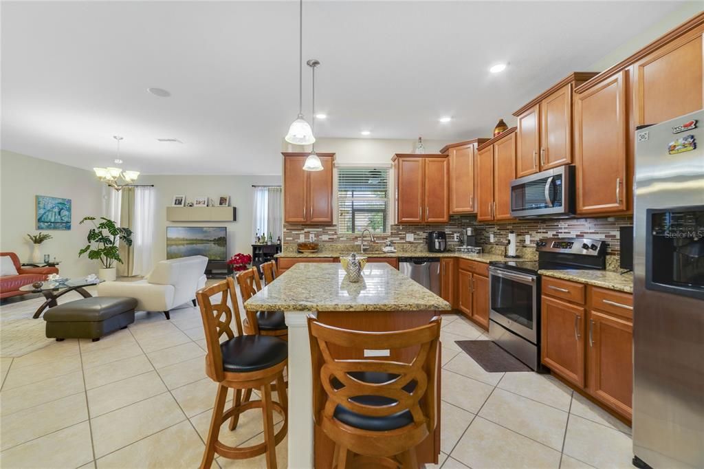 En Venta: $380,000 (4 camas, 2 baños, 2465 Pies cuadrados)