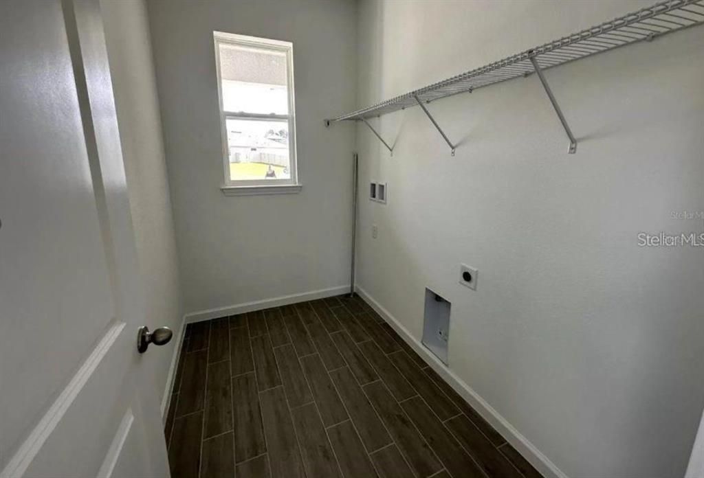 В аренду: $2,500 (4 спален, 2 ванн, 1654 Квадратных фут)