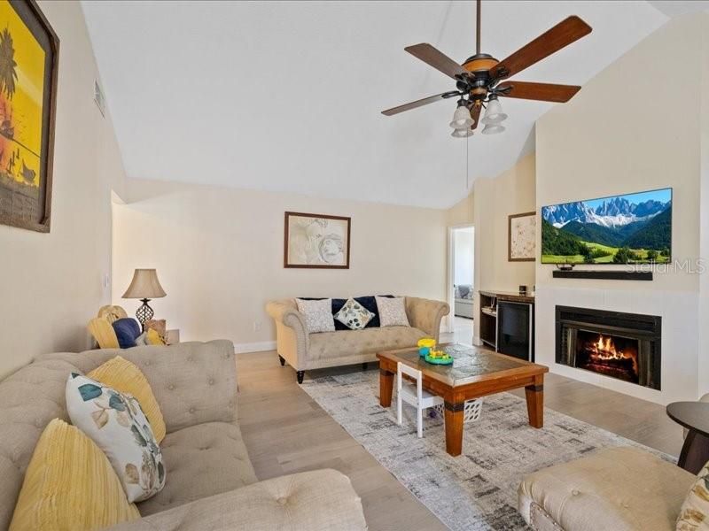 En Venta: $347,900 (2 camas, 2 baños, 1485 Pies cuadrados)