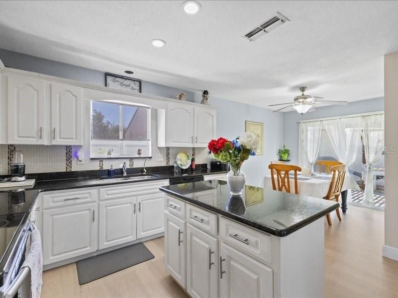 En Venta: $347,900 (2 camas, 2 baños, 1485 Pies cuadrados)