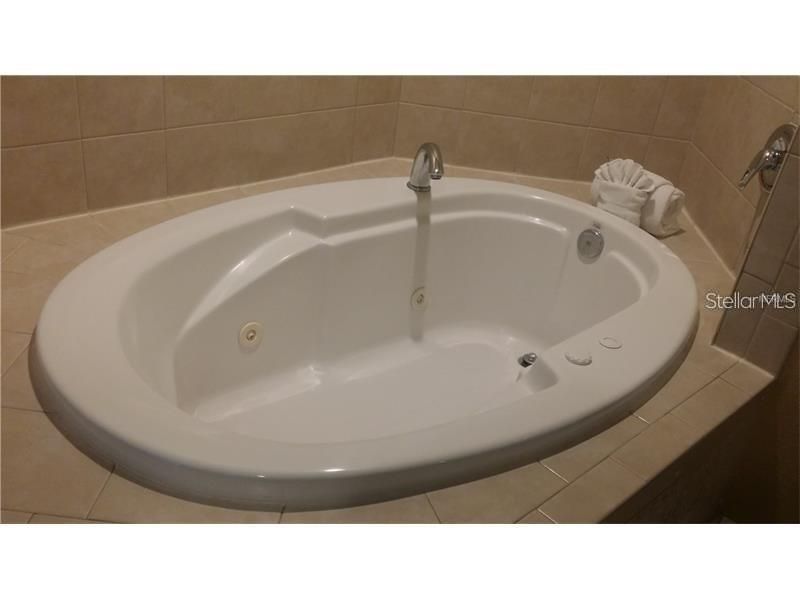 For Sale: $240,000 (2 beds, 2 baths, 1178 Square Feet)