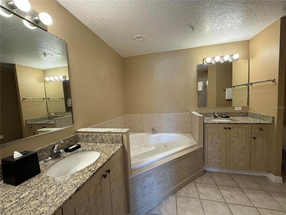 For Sale: $240,000 (2 beds, 2 baths, 1178 Square Feet)