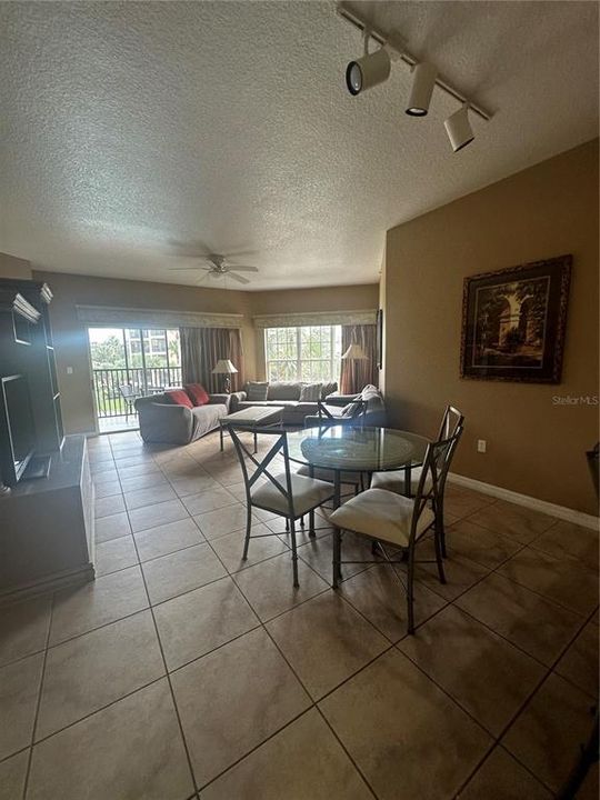 For Sale: $240,000 (2 beds, 2 baths, 1178 Square Feet)