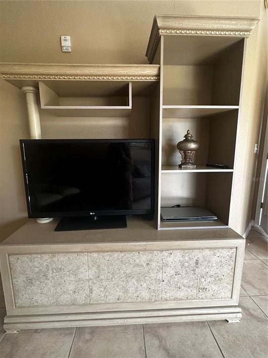 For Sale: $240,000 (2 beds, 2 baths, 1178 Square Feet)