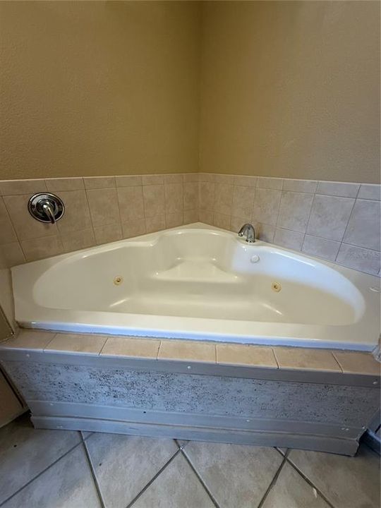 For Sale: $240,000 (2 beds, 2 baths, 1178 Square Feet)