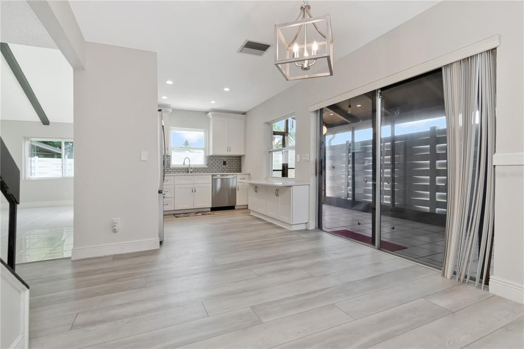 На продажу: $289,900 (3 спален, 2 ванн, 1405 Квадратных фут)