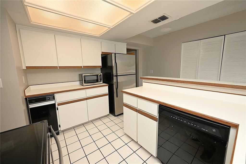 For Rent: $1,560 (2 beds, 2 baths, 1300 Square Feet)