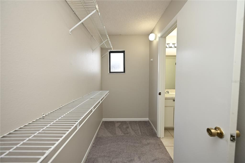 For Rent: $1,560 (2 beds, 2 baths, 1300 Square Feet)