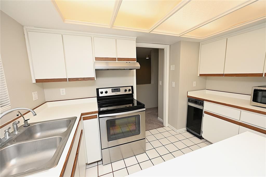 For Rent: $1,560 (2 beds, 2 baths, 1300 Square Feet)