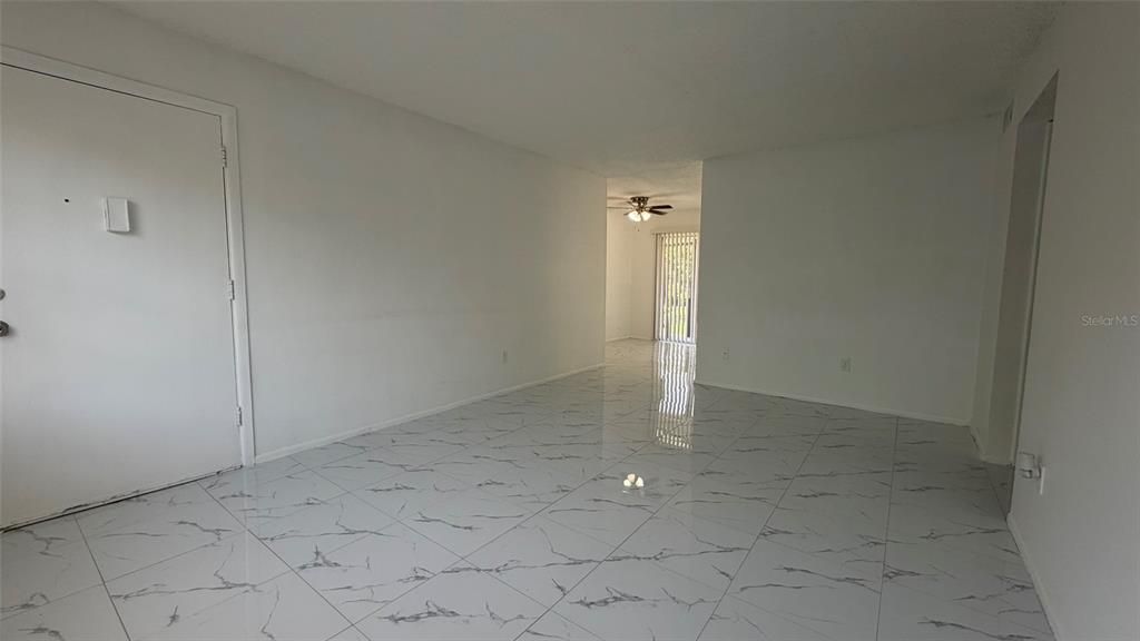 В аренду: $1,400 (2 спален, 1 ванн, 896 Квадратных фут)