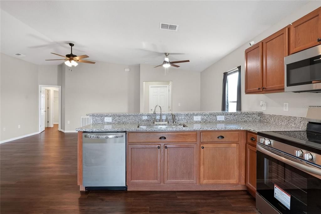 For Rent: $2,300 (4 beds, 2 baths, 1583 Square Feet)