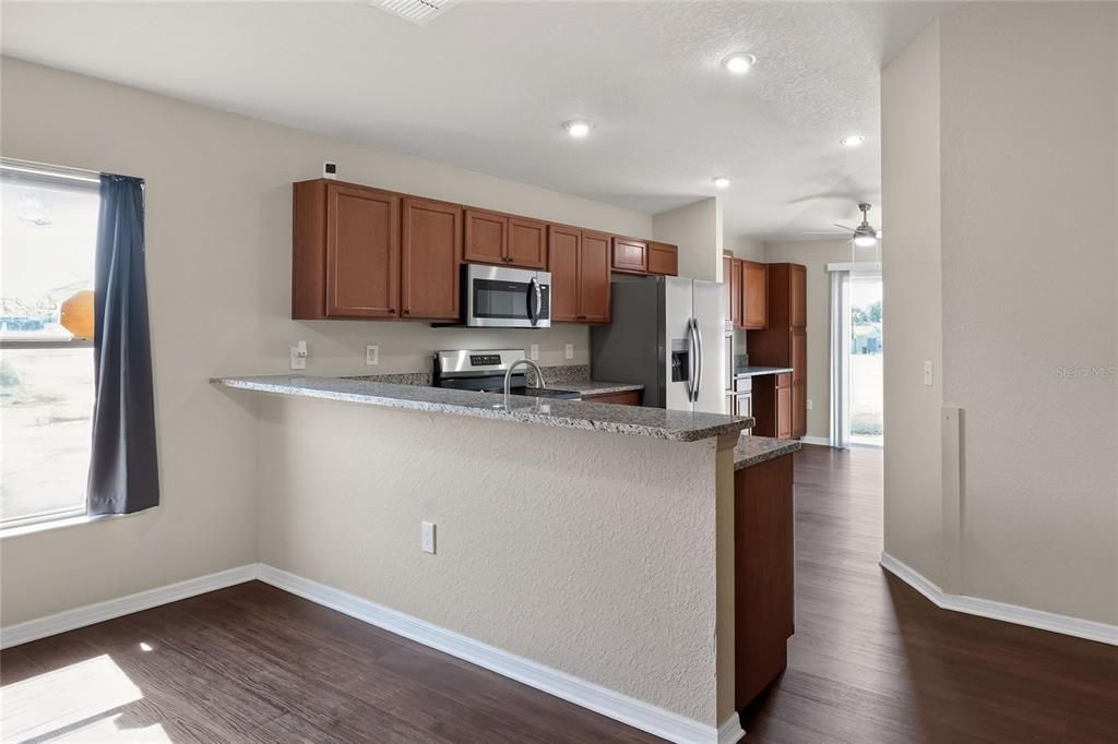 For Rent: $2,300 (4 beds, 2 baths, 1583 Square Feet)