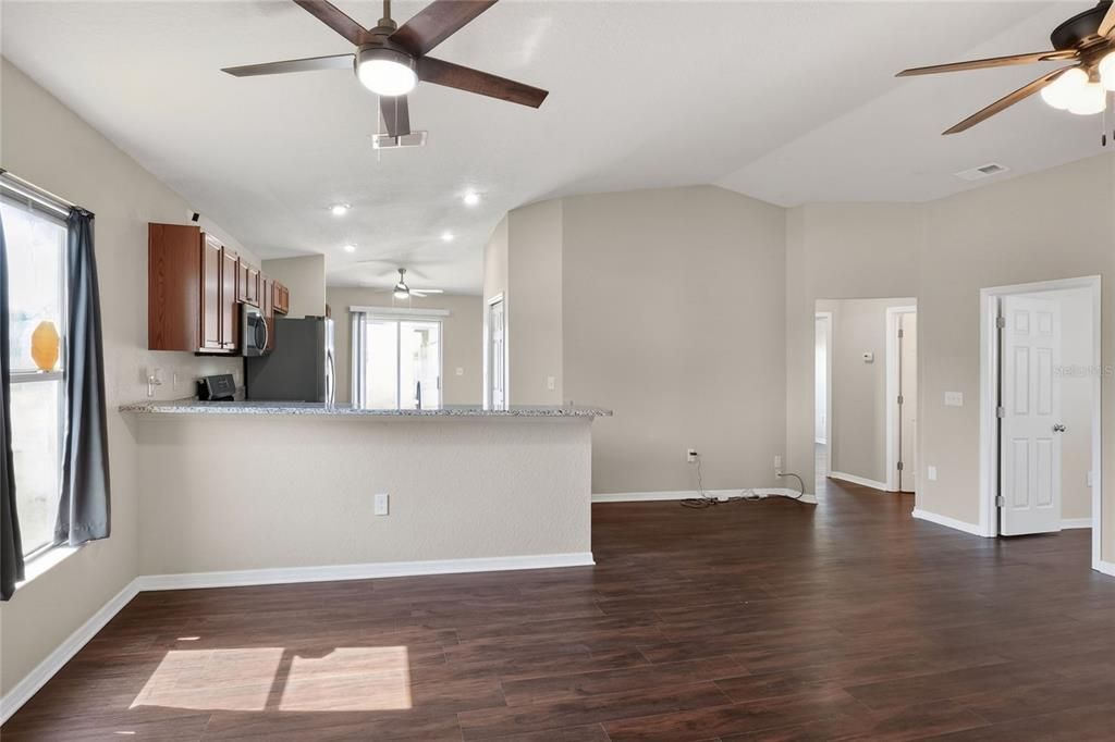 For Rent: $2,300 (4 beds, 2 baths, 1583 Square Feet)
