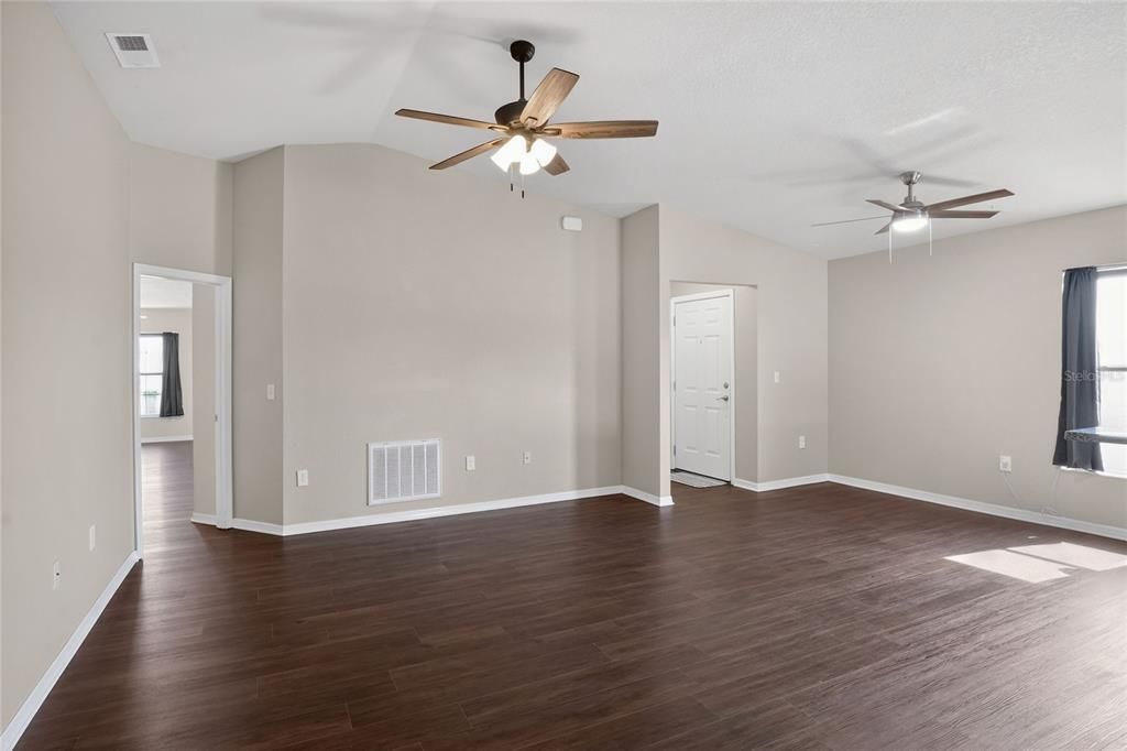 For Rent: $2,300 (4 beds, 2 baths, 1583 Square Feet)