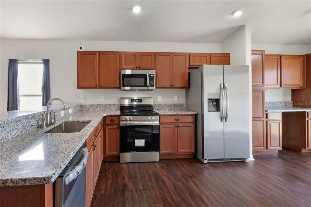 For Rent: $2,300 (4 beds, 2 baths, 1583 Square Feet)