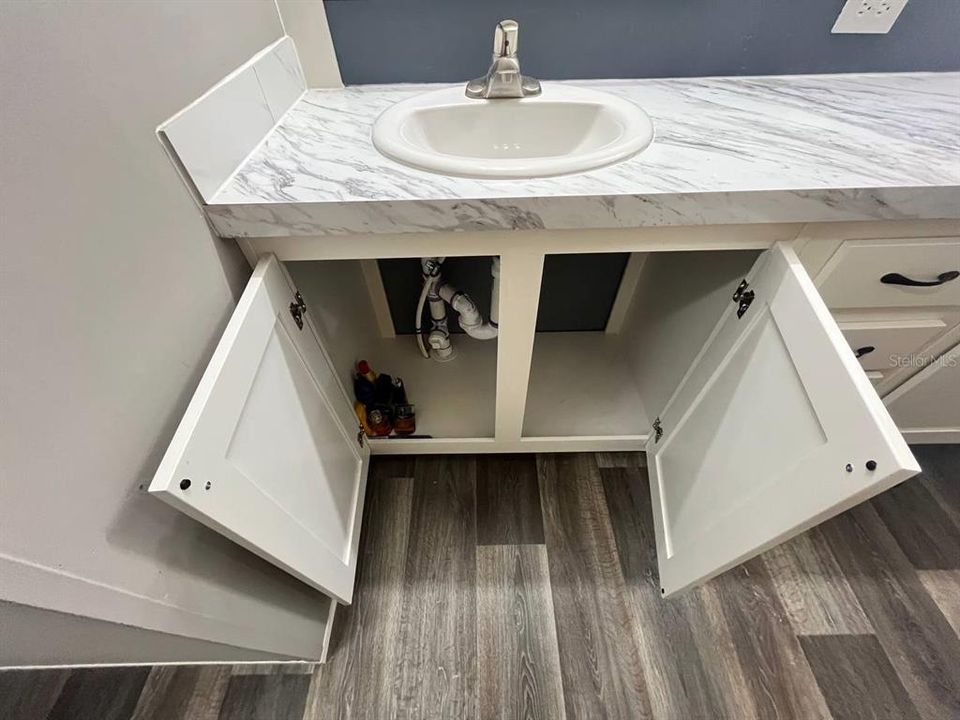 На продажу: $279,999 (4 спален, 3 ванн, 2280 Квадратных фут)