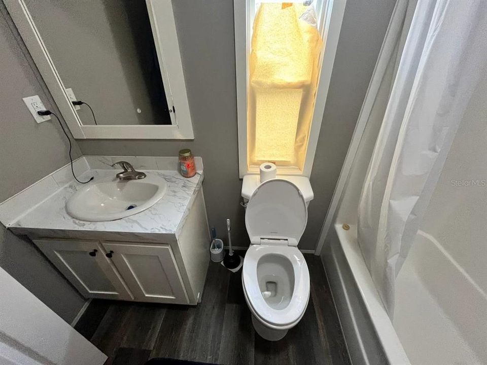 На продажу: $279,999 (4 спален, 3 ванн, 2280 Квадратных фут)