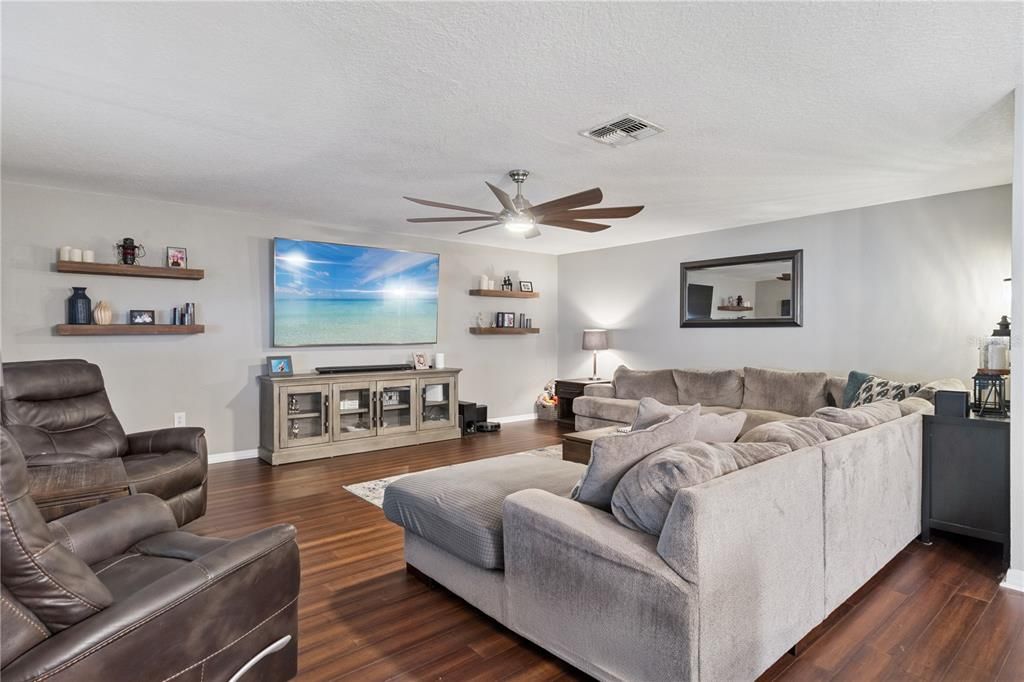 En Venta: $495,000 (4 camas, 3 baños, 3048 Pies cuadrados)