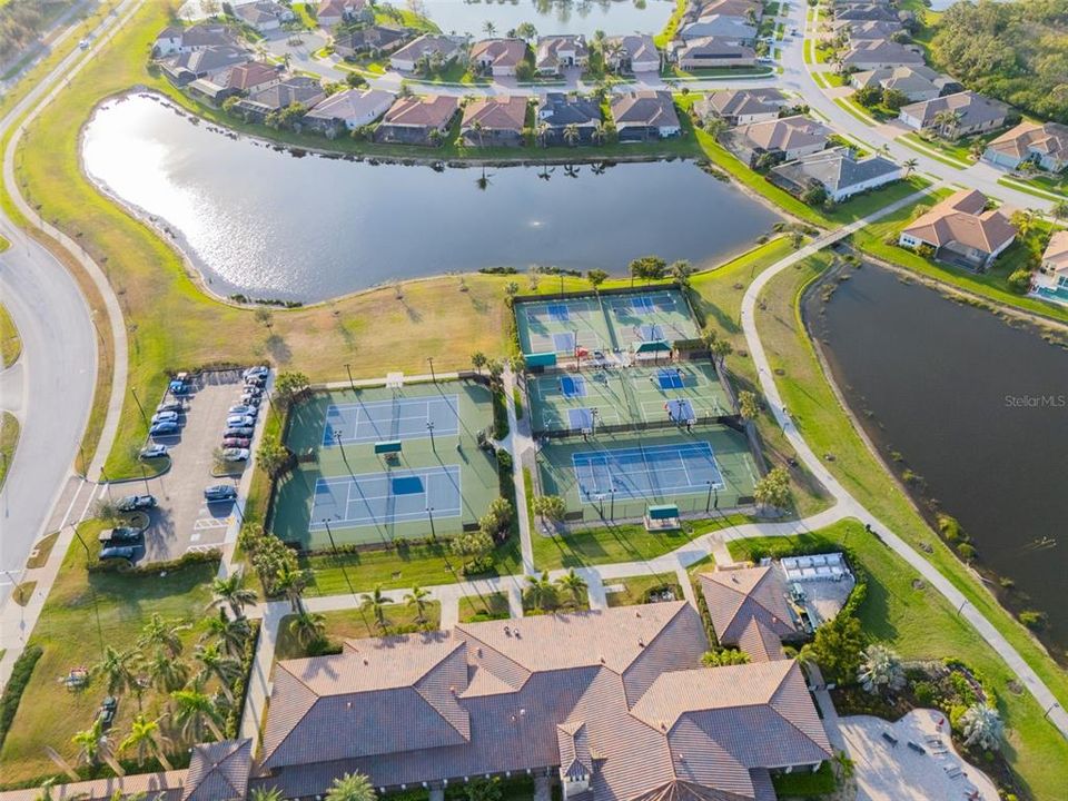 На продажу: $399,900 (3 спален, 2 ванн, 1706 Квадратных фут)