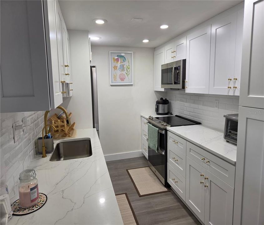 For Rent: $2,990 (2 beds, 2 baths, 1365 Square Feet)