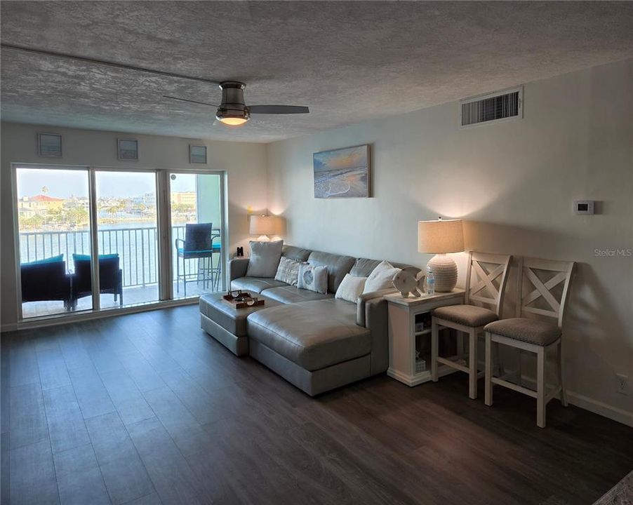 For Rent: $2,990 (2 beds, 2 baths, 1365 Square Feet)