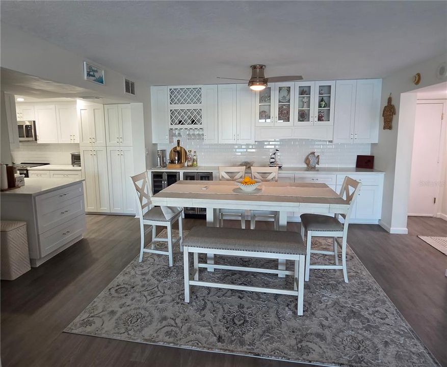 For Rent: $2,990 (2 beds, 2 baths, 1365 Square Feet)