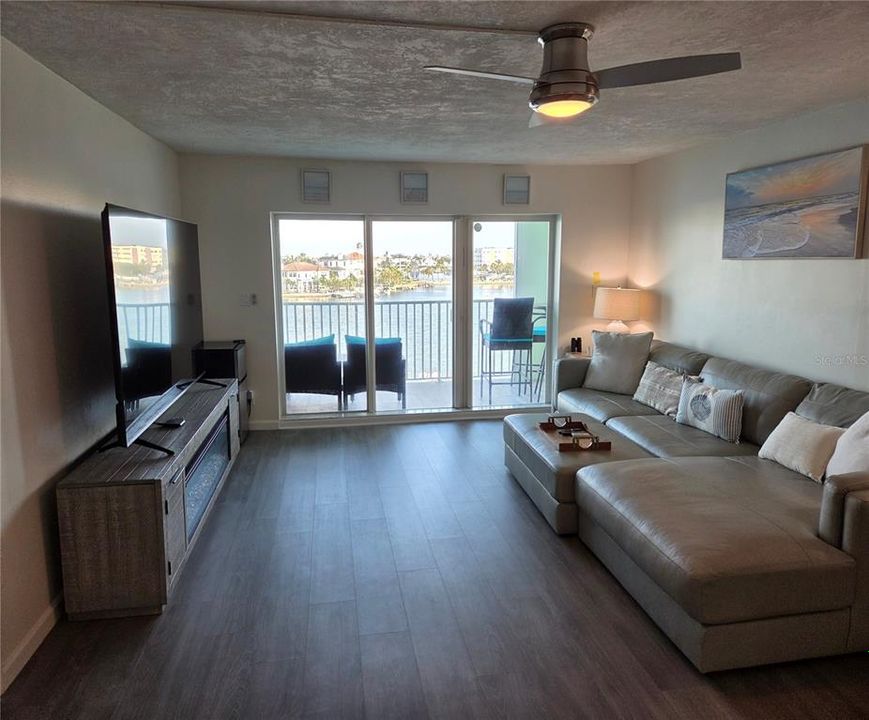 For Rent: $2,990 (2 beds, 2 baths, 1365 Square Feet)
