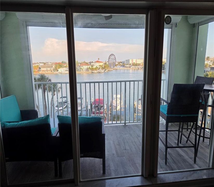 For Rent: $2,990 (2 beds, 2 baths, 1365 Square Feet)
