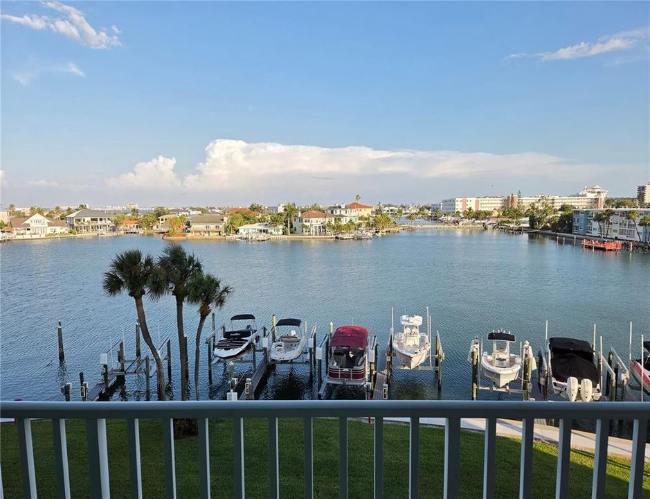 For Rent: $2,990 (2 beds, 2 baths, 1365 Square Feet)