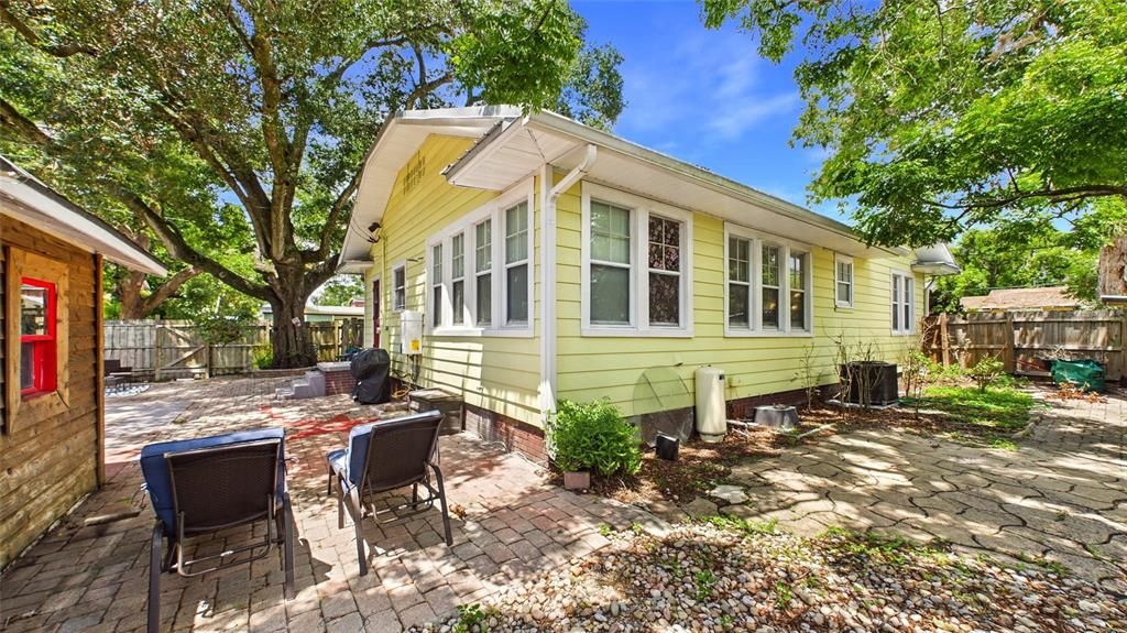 На продажу: $649,900 (2 спален, 2 ванн, 1424 Квадратных фут)